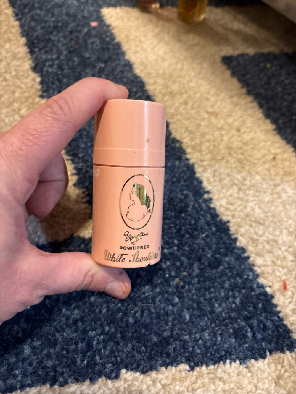 Powdered White Shoulders Stick Moisturizer - Peach Pink